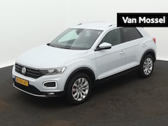 Volkswagen T-Roc - 1.5 TSI Sport | Trekhaak | Navigatie | Automatische Airco (Climate Control) | Led Koplampe