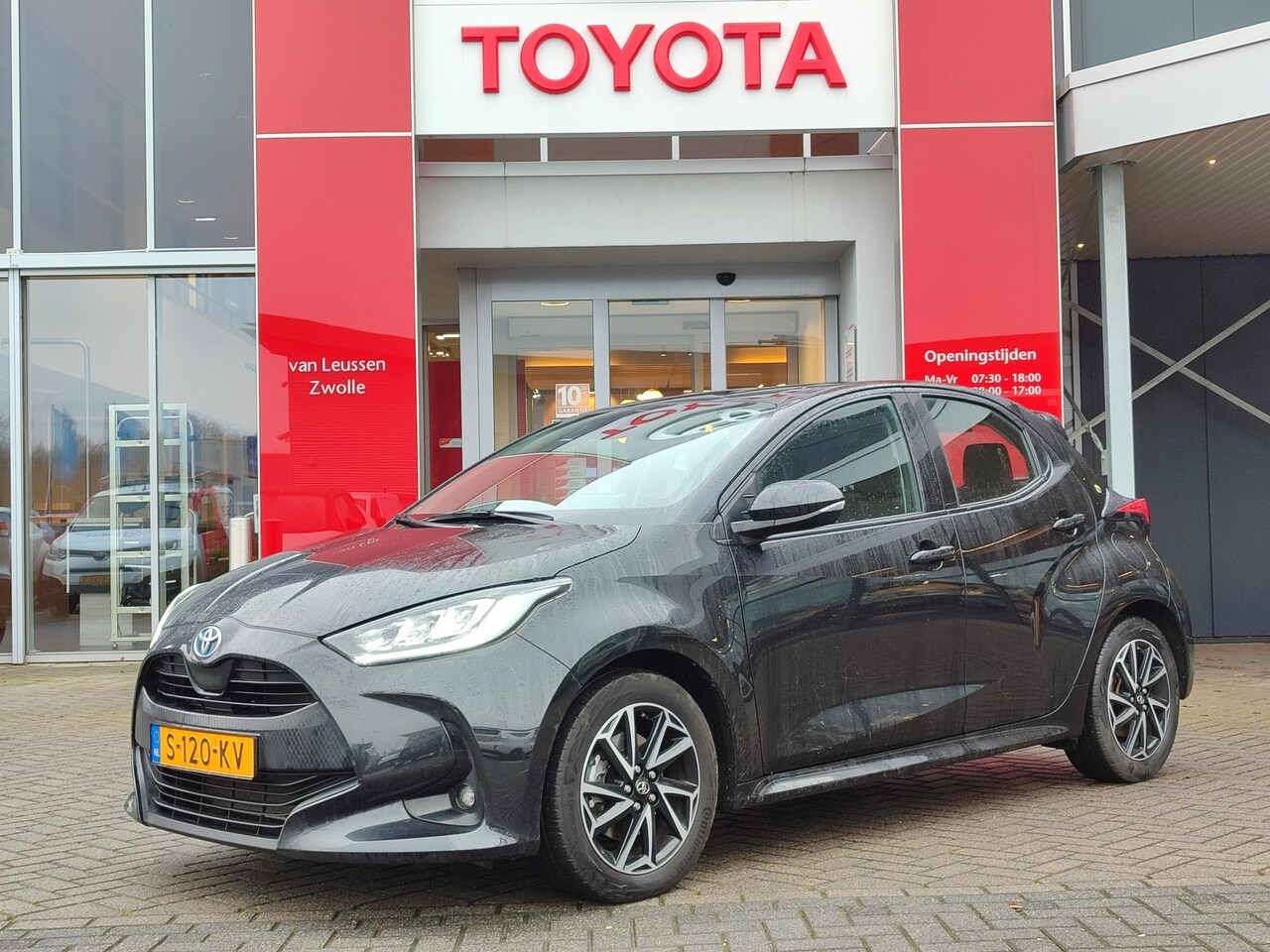 Toyota Yaris - 1.5 Hybrid Dynamic KEYLESS LED 16' LM-VELGEN CAMERA APPLE/ANDROID CLIMA AD-CRUISE BLUETOOT - AutoWereld.nl