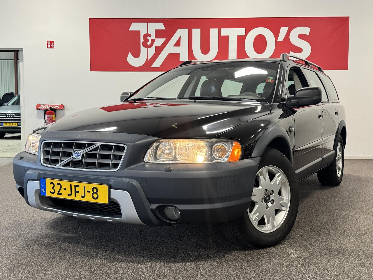 Volvo XC70 - 2.5 T ECC AIRCO, LEER, CRUISE, ELEC PAKKET - AutoWereld.nl