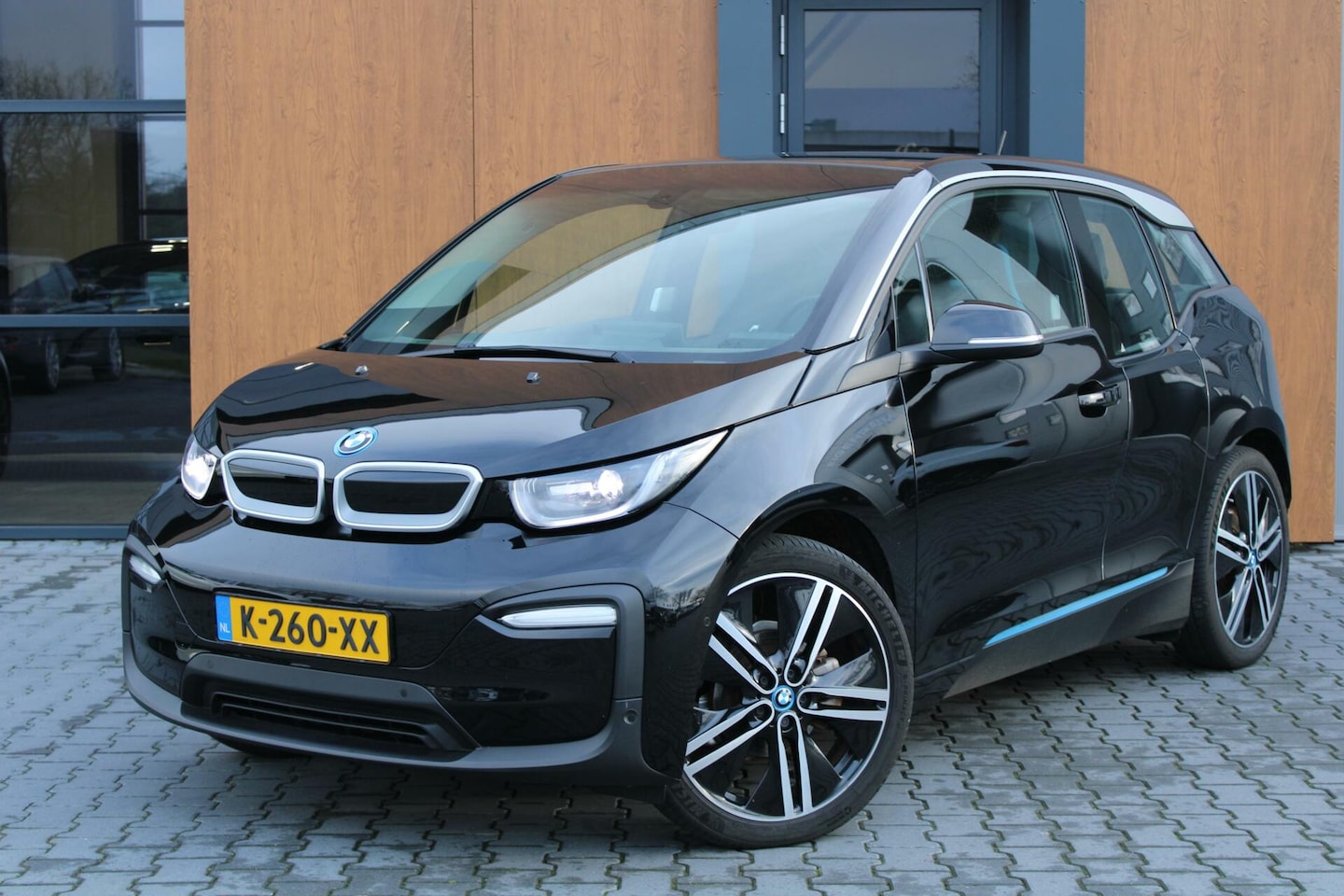 BMW i3 - 120Ah 42 kWh | Camera | Origineel NL | Stoelverwarming - AutoWereld.nl