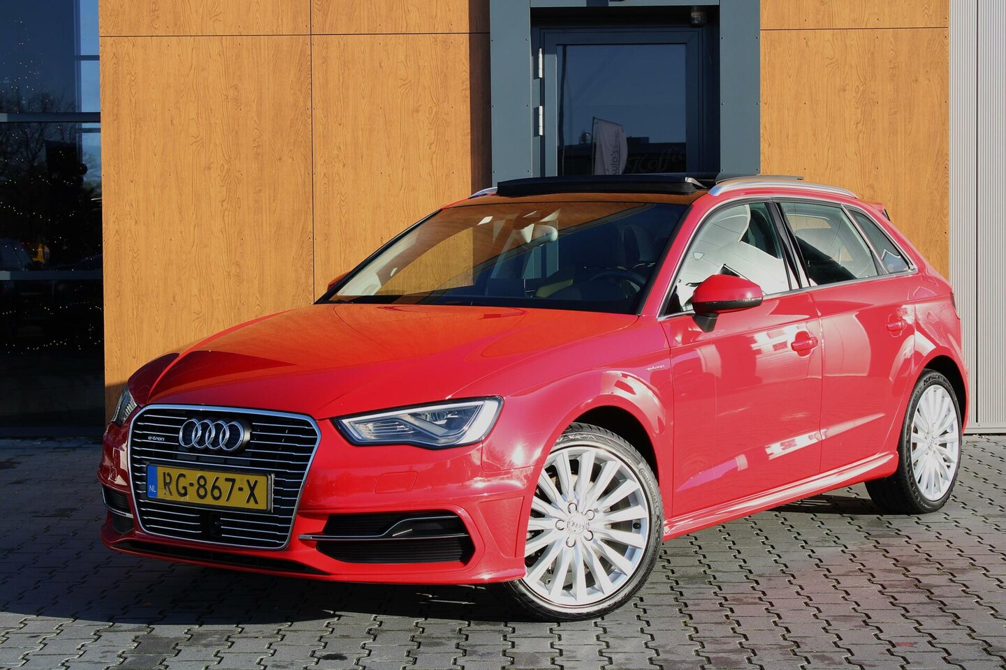 Audi A3 Sportback - 1.4 e-tron | Pano | Adaptive Cruise | LED - AutoWereld.nl