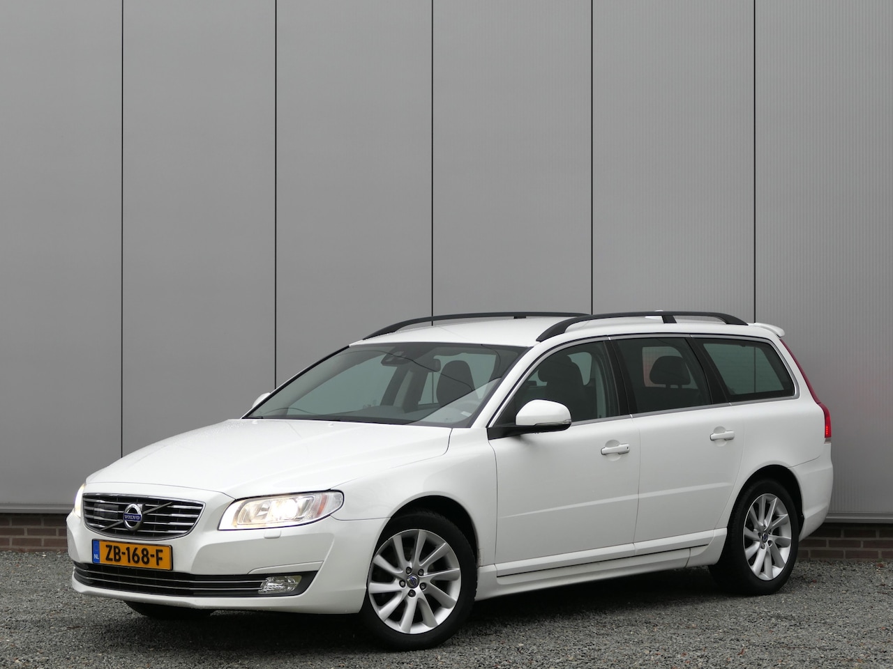 Volvo V70 - 2.0 T4 Dynamic Edition Navi / Standkachel / Stoel & stuurverwarming - AutoWereld.nl