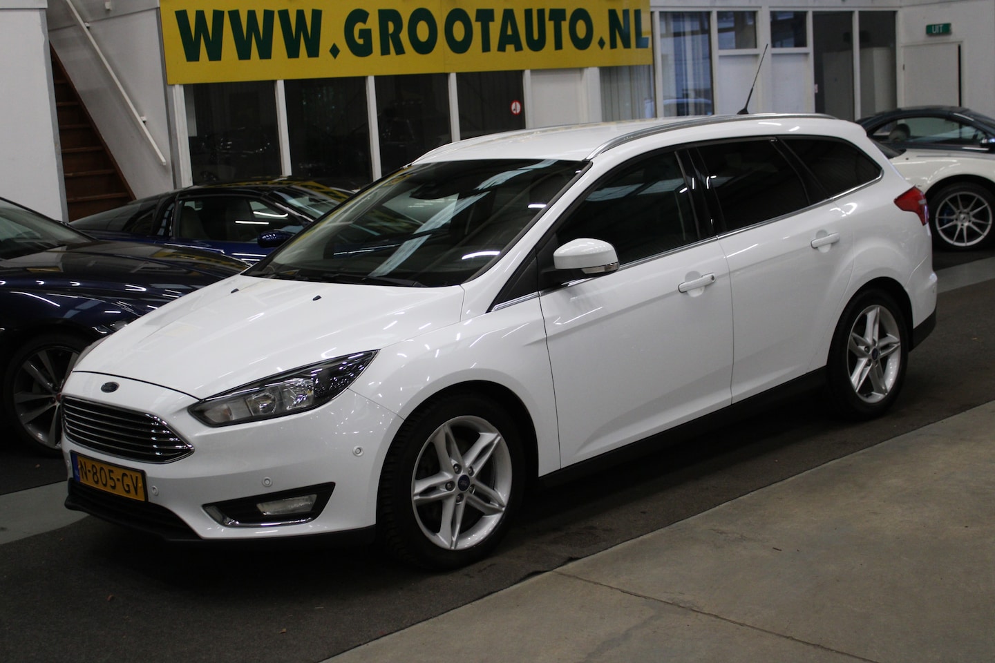 Ford Focus Wagon - 1.5 Titanium Edition Airco, Trekhaak, Navi, Cruise control - AutoWereld.nl