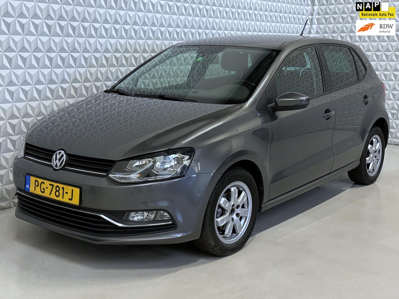 Volkswagen Polo - 1.4 TDI Navigatie Parkeersensoren Airconditioning - AutoWereld.nl