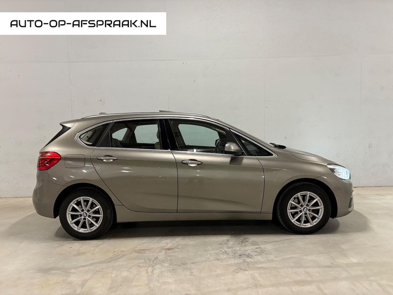 BMW 2-serie Active Tourer - 218i High Executive Aut. Pano Leer - AutoWereld.nl