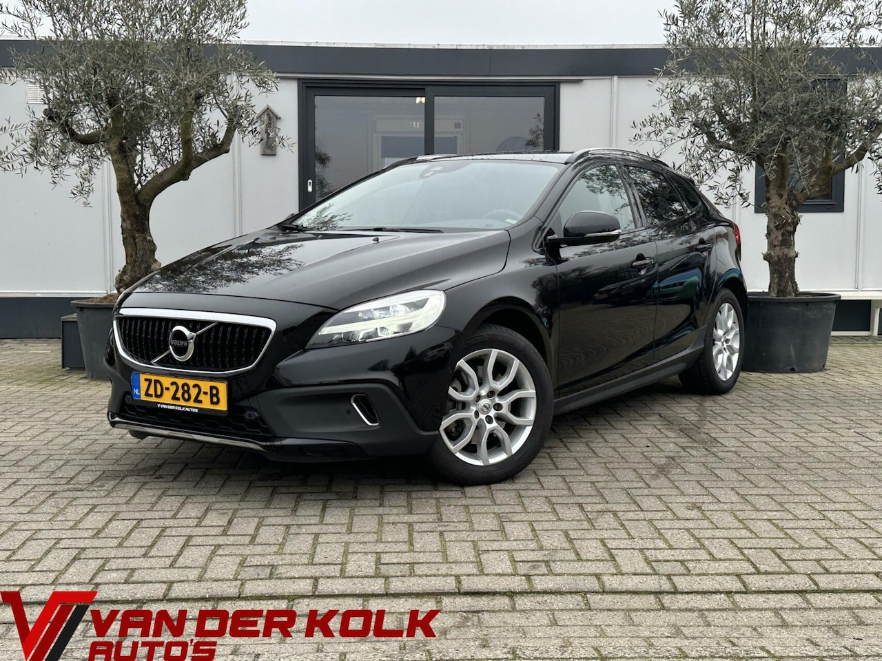 Volvo V40 Cross Country - 1.5 T3 Polar Automaat Leder Panorama Camera Led - AutoWereld.nl