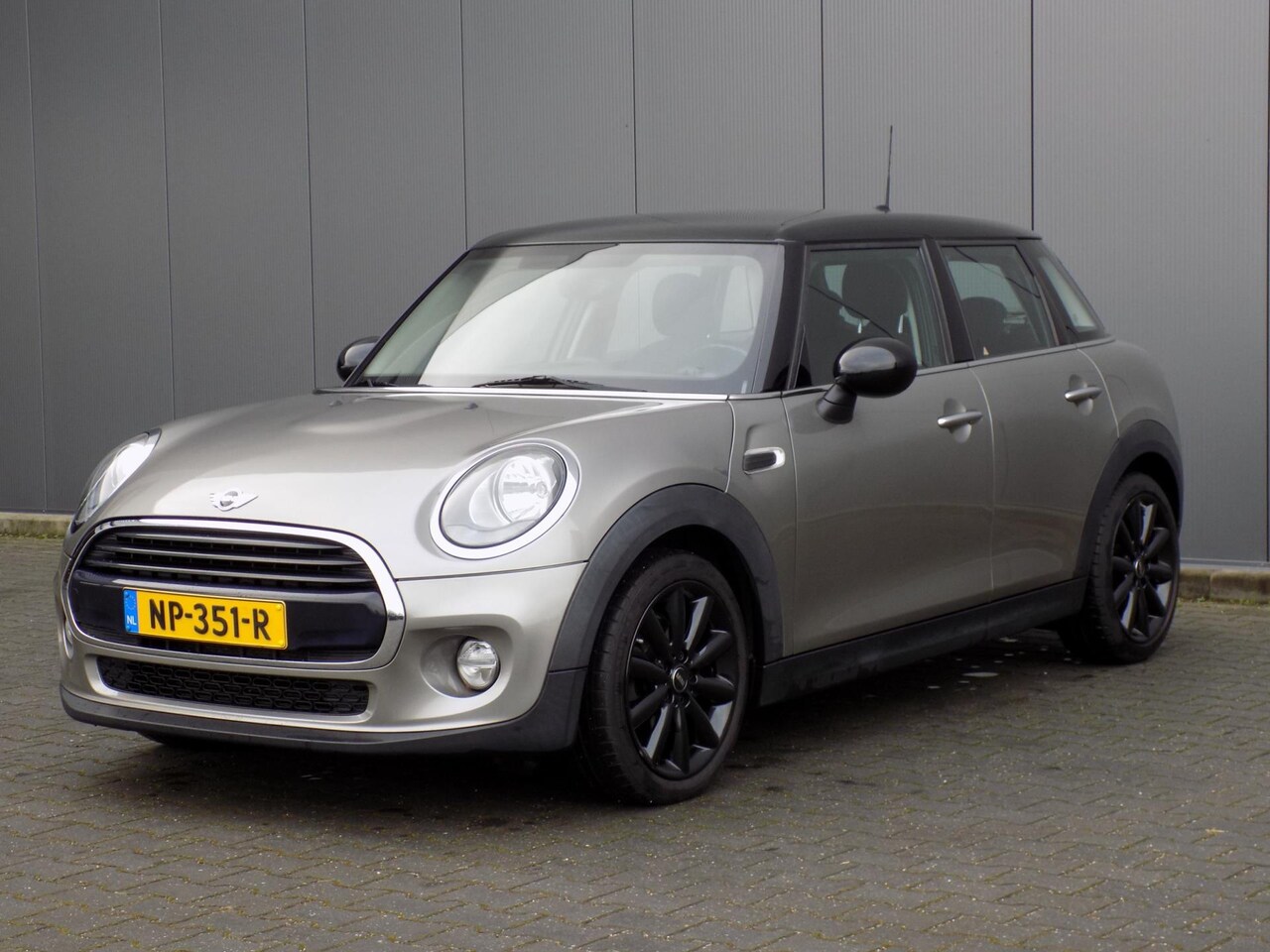 MINI Cooper - Mini 1.5 Business Navi 6-Bak - AutoWereld.nl