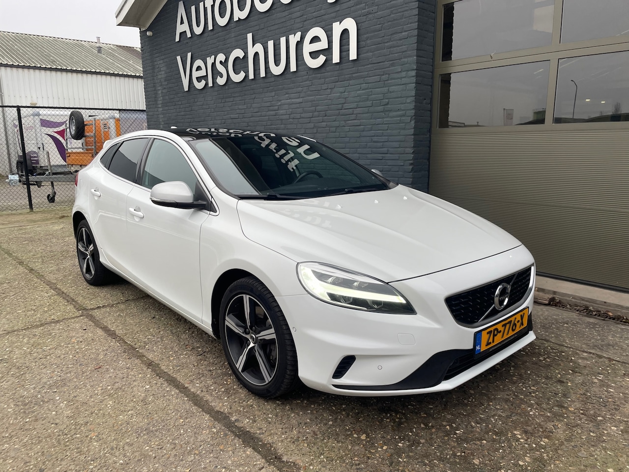 Volvo V40 - 1.5 T3 Polar+ R-Design pano stoelverwarming automaat - AutoWereld.nl