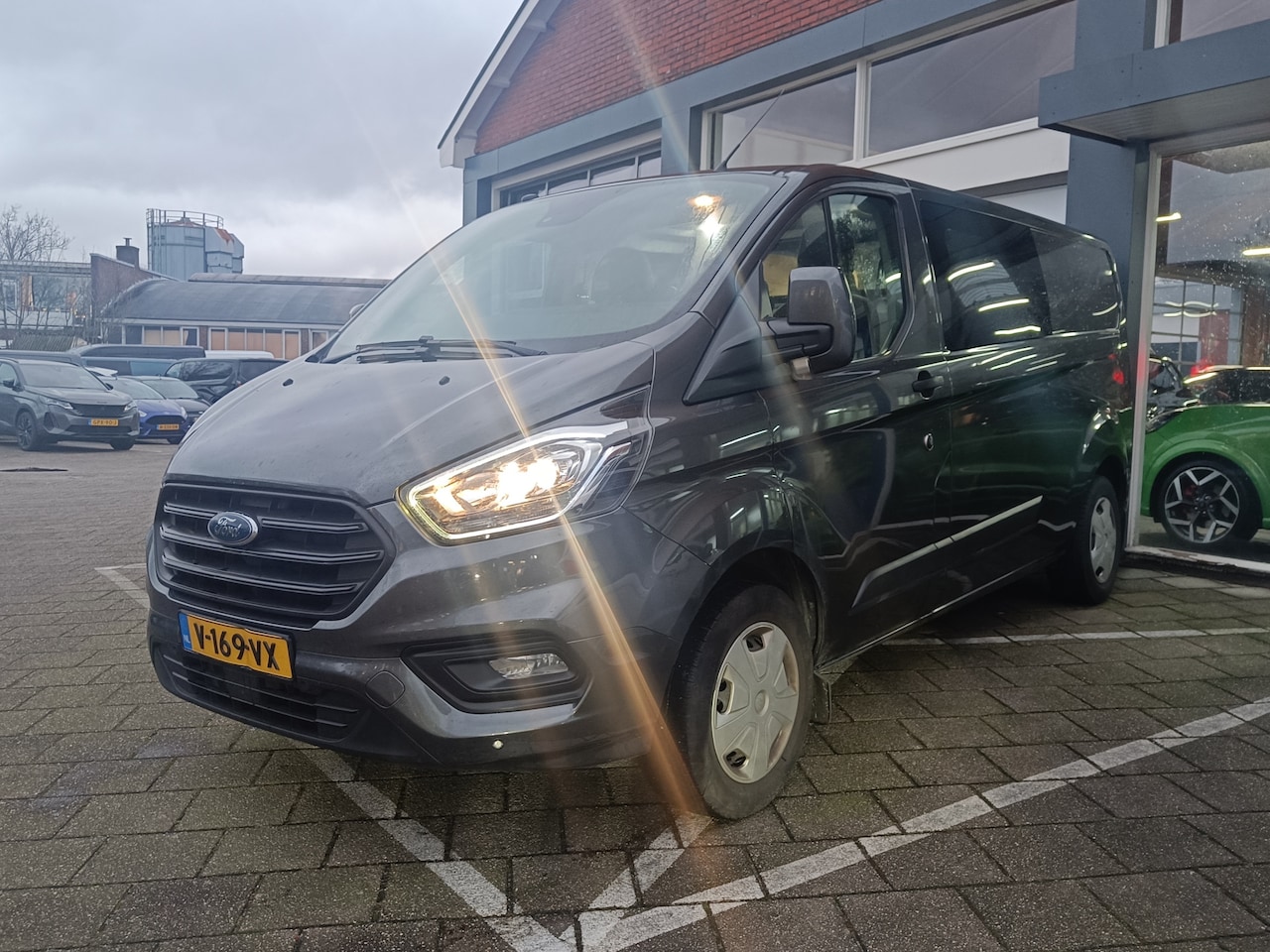 Ford Transit Custom - 320 2.0 TDCI L2H1 Trend Dubbel Cabine | 130pk | Trekhaak | Voorruitverwarming | MANUAL - AutoWereld.nl