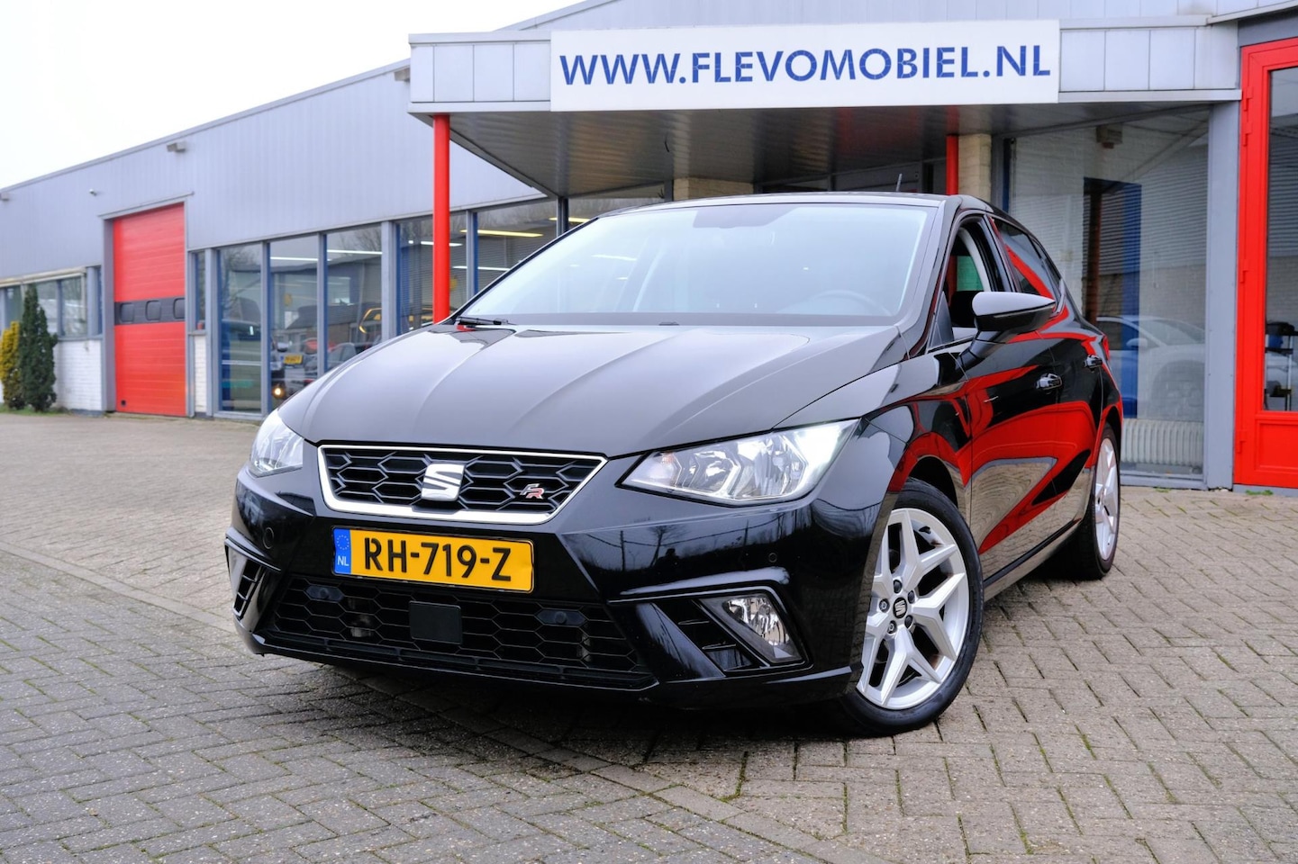 Seat Ibiza - 1.0 TSI FR Business Intense Leder-Alcantara|Adapt.Cruise|Navi|LMV - AutoWereld.nl