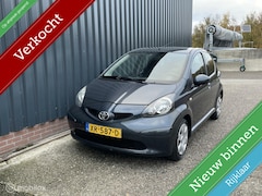 Toyota Aygo - 1.0-12V + 5DEURS / AIRCO/ RADIO / AUX /LANGE APK