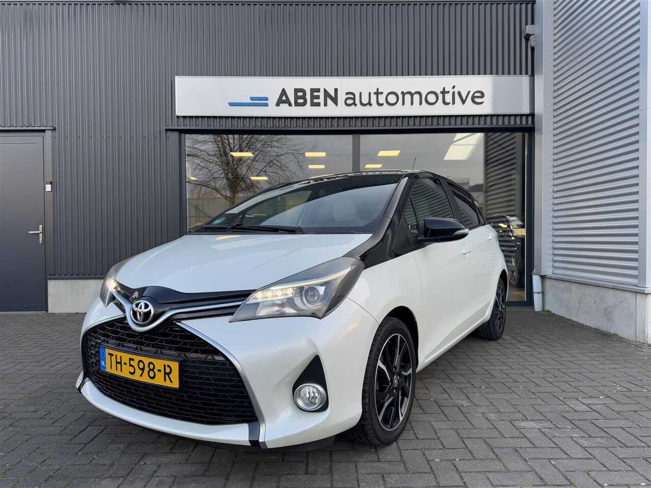 Toyota Yaris - 1.0 VVT-i Aspiration Bi-Tone 1.0 Vvt-i 69PK Aspiration Bi-Tone 5-deurs (CAMERA|16" LMV|CLIMATE CONTROL) - AutoWereld.nl