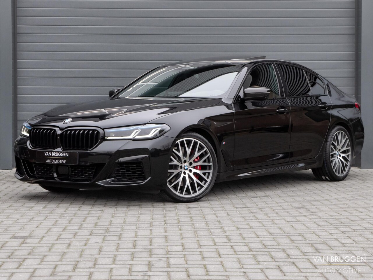 BMW 5-serie - 530i M-Sport Pano M-Stoelen HK-Audio NAP 360 Laser 20" - AutoWereld.nl