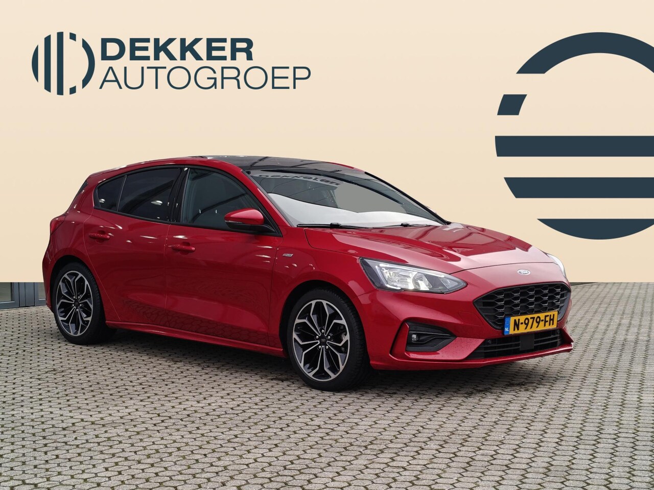 Ford Focus - 1.0 125pk ST-Line Hatchback - Panoramadak - Winter Pack - Trekhaak - AutoWereld.nl