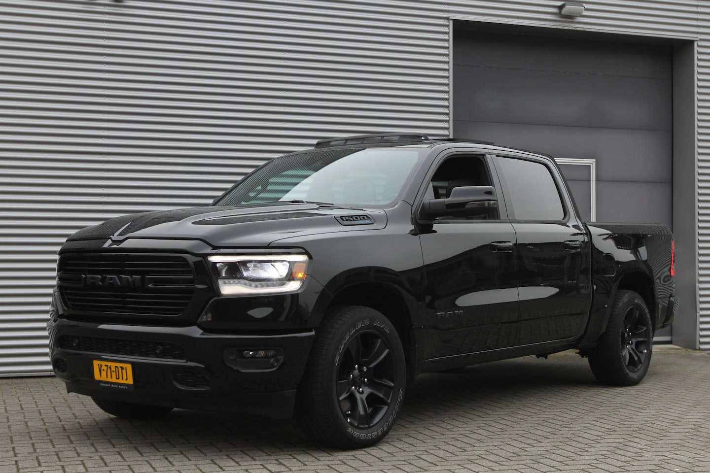 Dodge Ram 1500 - 5.7 V8 4x4 Crew Cab Sport I LPG I CARPLAY I CARPLAY I PANO.DAK - AutoWereld.nl