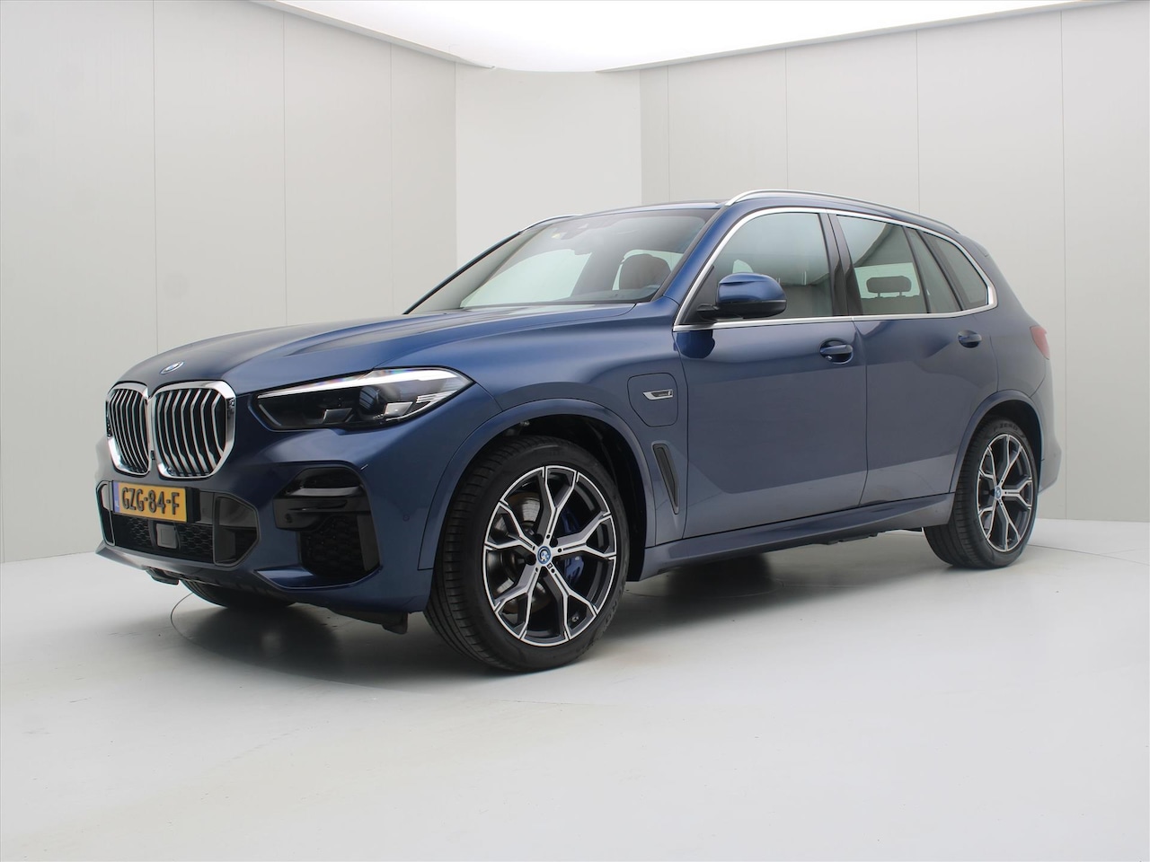 BMW X5 - xDrive45e 394pk Automaat M-Sport [ LUCHTVERING+CAMERA+HUD+LED+LEDER+ACC+CLIMAAT+CARPLAY+PA - AutoWereld.nl