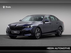 BMW 5-serie - 520i Sedan | M-Sportpakket pro | Trekhaak | M-sportremmen blauw | Stoelventilatie voor | C