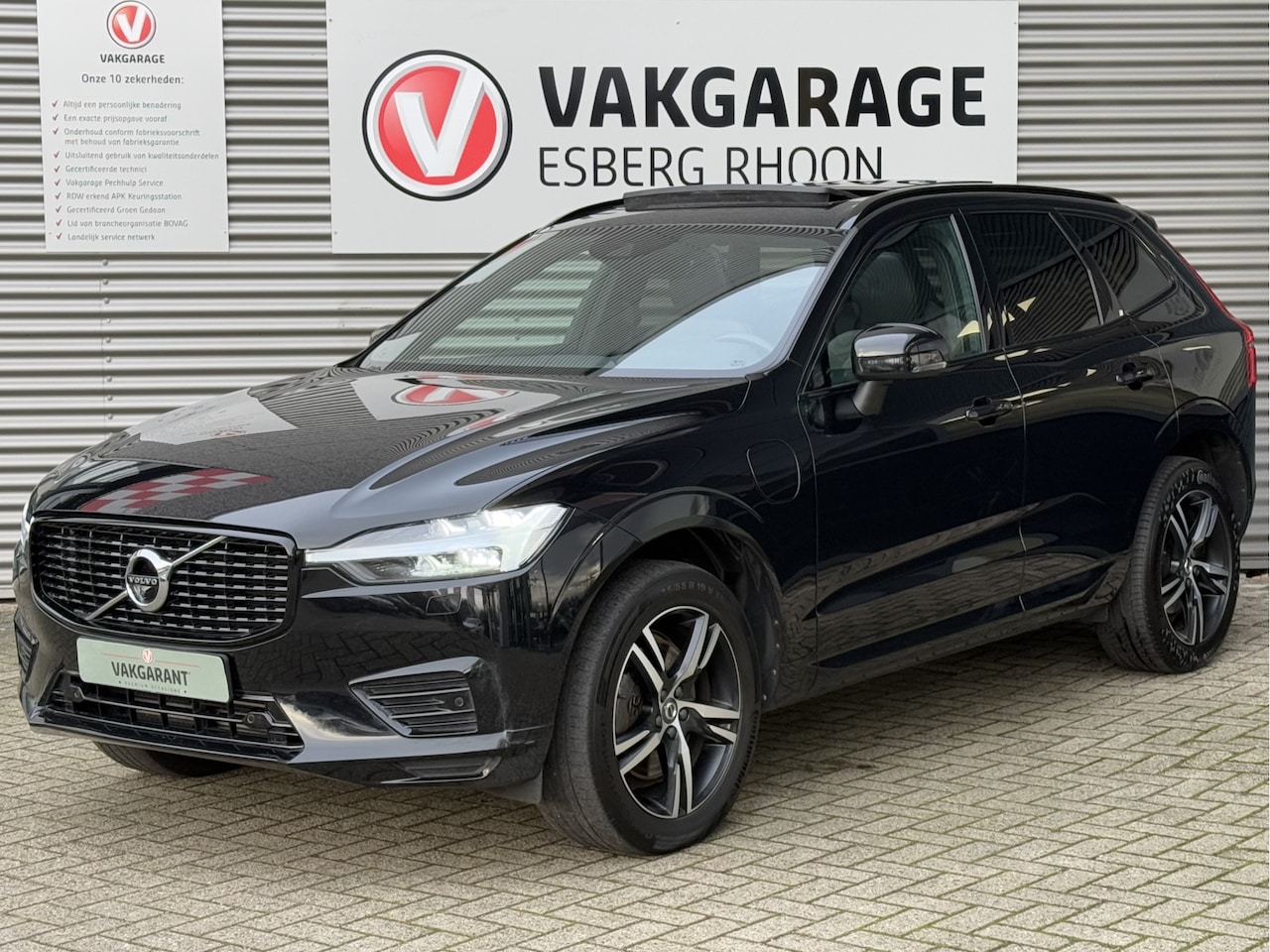 Volvo XC60 - 2.0 Recharge T8 AWD R-Design SCHUIFDAK,NAVI/360CAM,TREKHAAK - AutoWereld.nl