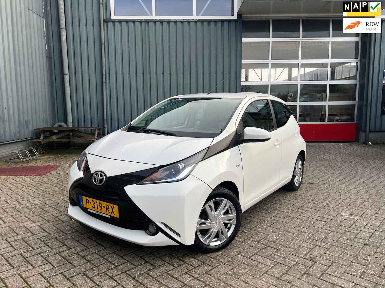 Toyota Aygo - 1.0 VVT-i x APK / Airco / NAP / Camera / Elck. Ramen - AutoWereld.nl