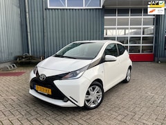 Toyota Aygo - 1.0 VVT-i x APK / Airco / NAP / Camera / Elck. Ramen