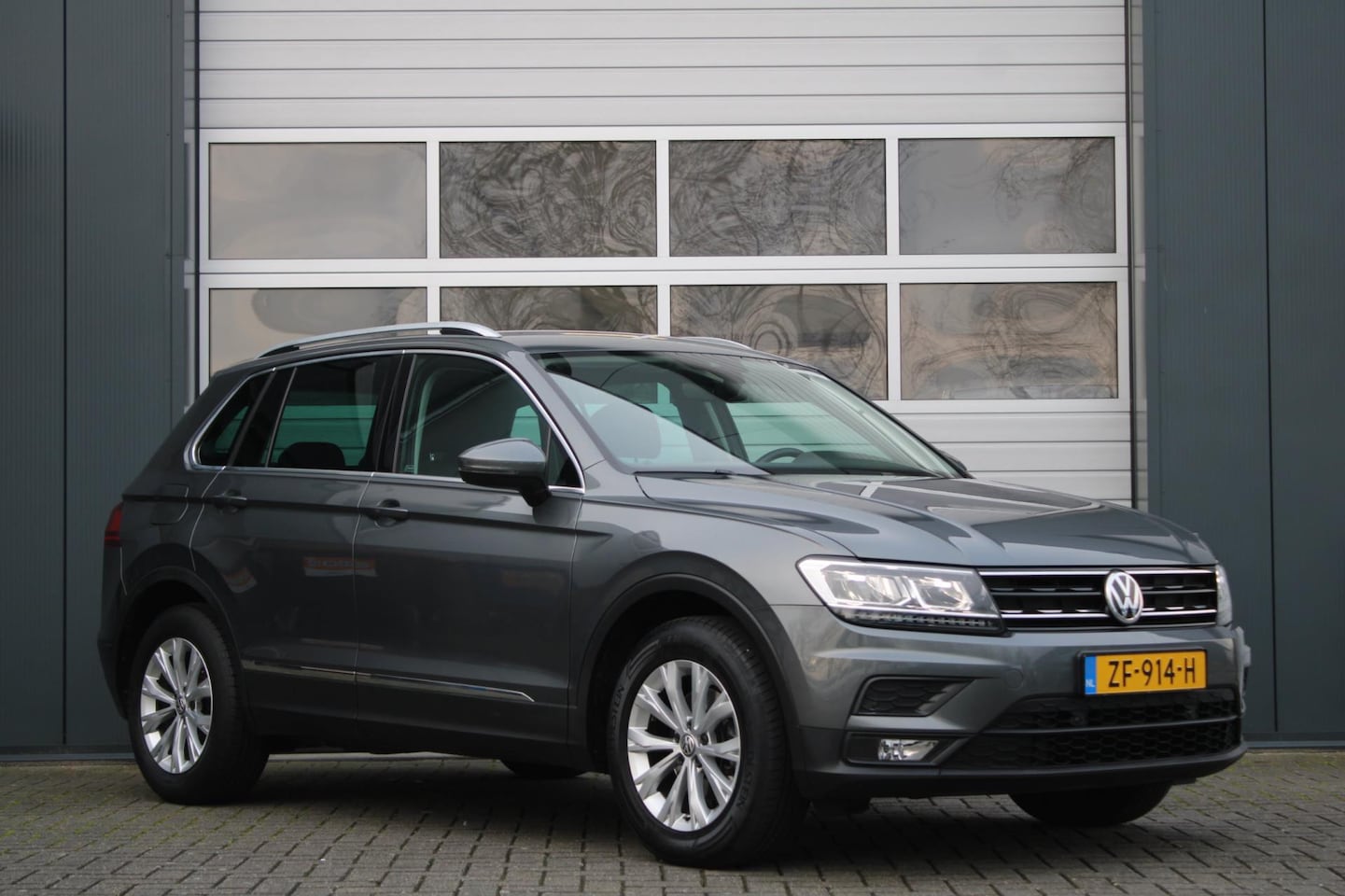 Volkswagen Tiguan - 1.5 TSI Comfortline Business Clima/ACC/LanesAssist/Navi/Bluetooth/Stoelverwarming/AndroidA - AutoWereld.nl