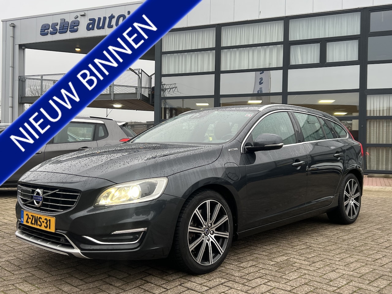 Volvo V60 - 2.4 D6 AWD Plug-In Hybrid Summum Navigatie Camera Trekhaak ACC Xenon Standkachel 18 Inch V - AutoWereld.nl