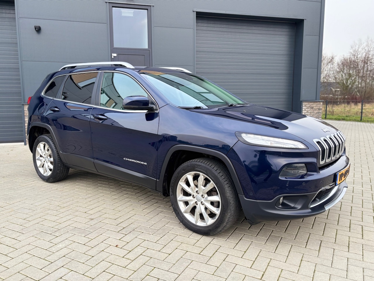 Jeep Cherokee - VAN Cherokee 2.0 D Limited 4x4 Automaat  / leer / zeer compleet - AutoWereld.nl