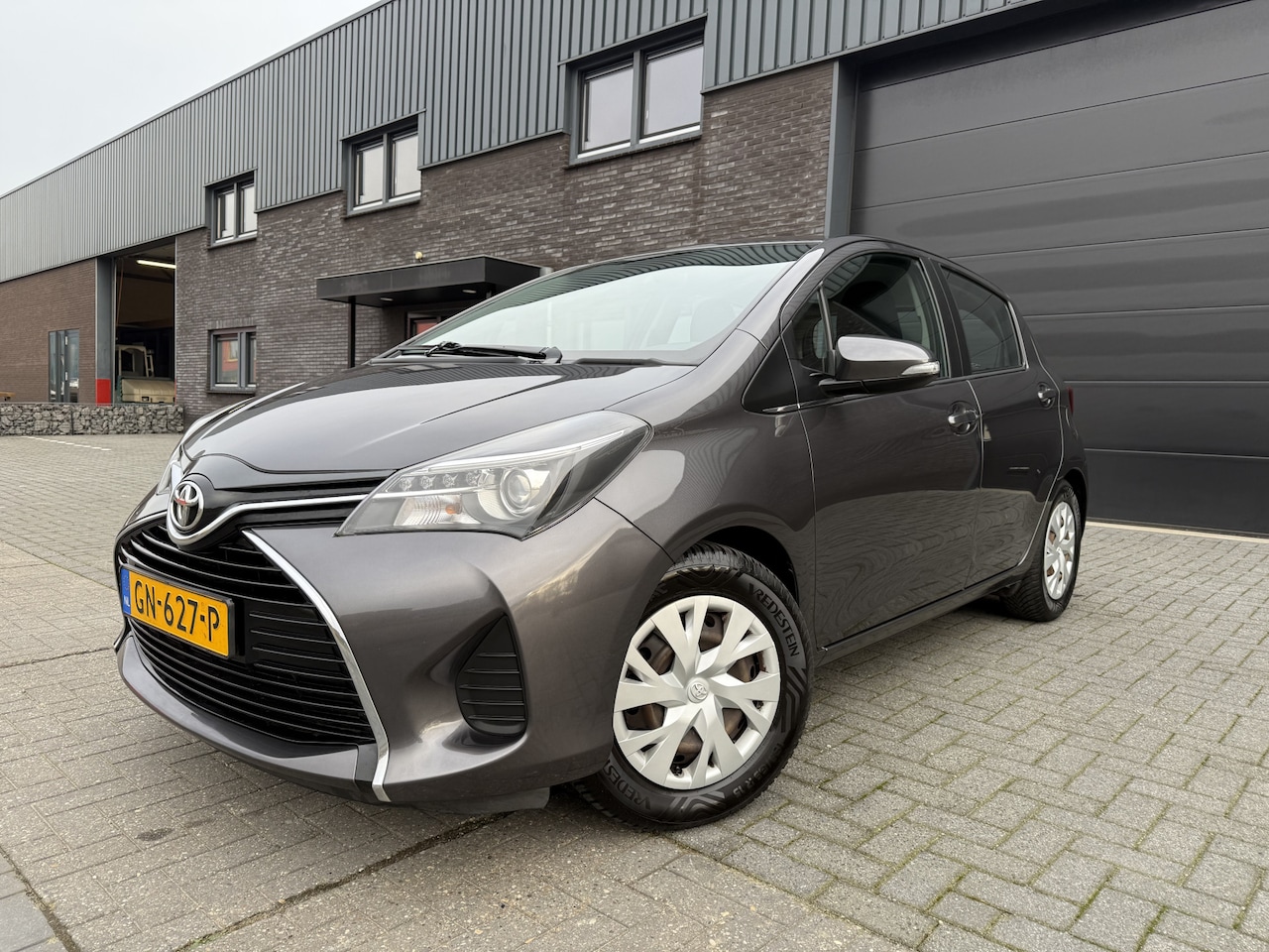 Toyota Yaris - 1.3 VVT-i Style | 2E EIGENAAR | 12MND GARANTIE | NAVI | CRUISE | ELEC RAMEN | - AutoWereld.nl