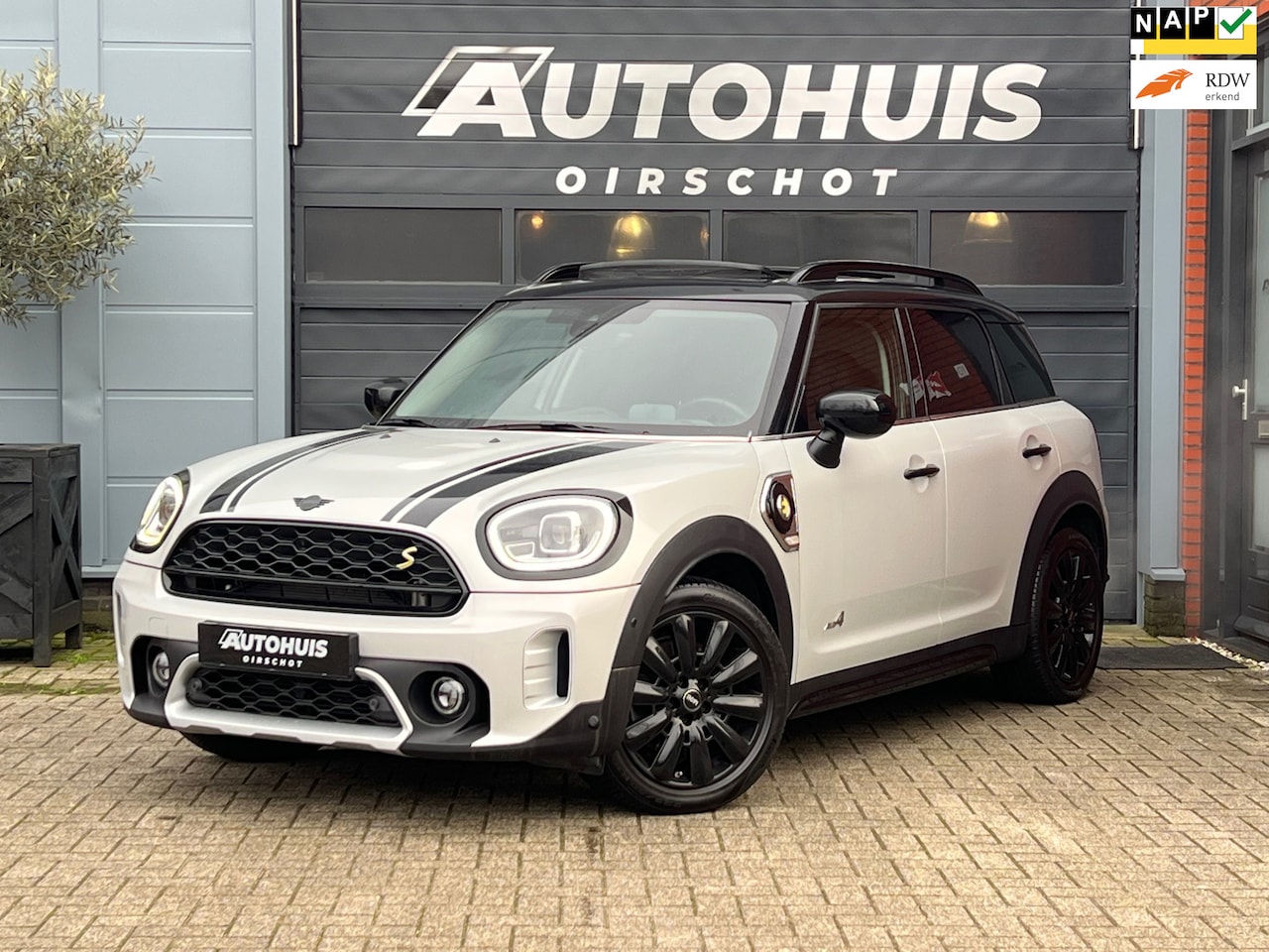 MINI Countryman - Mini 2.0 Cooper S E ALL4 MINI Panorama/ Camera/ Stuurverwarming/ Leder/ Automatische achte - AutoWereld.nl