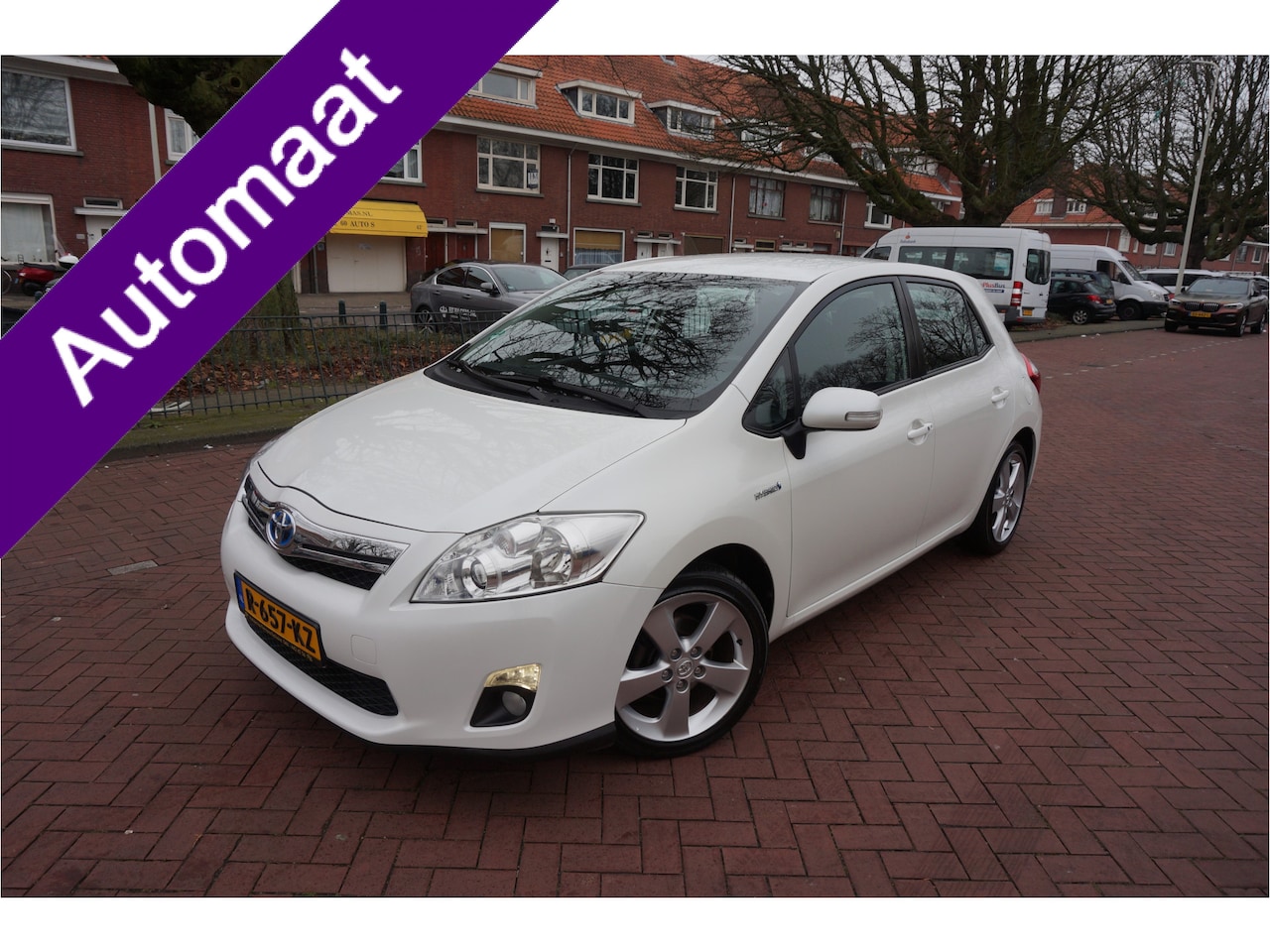 Toyota Auris - 1.8 Full Hybrid Executive Business NAVIGATIE TELEFOON CRUISECONTROL CAMERA.... - AutoWereld.nl