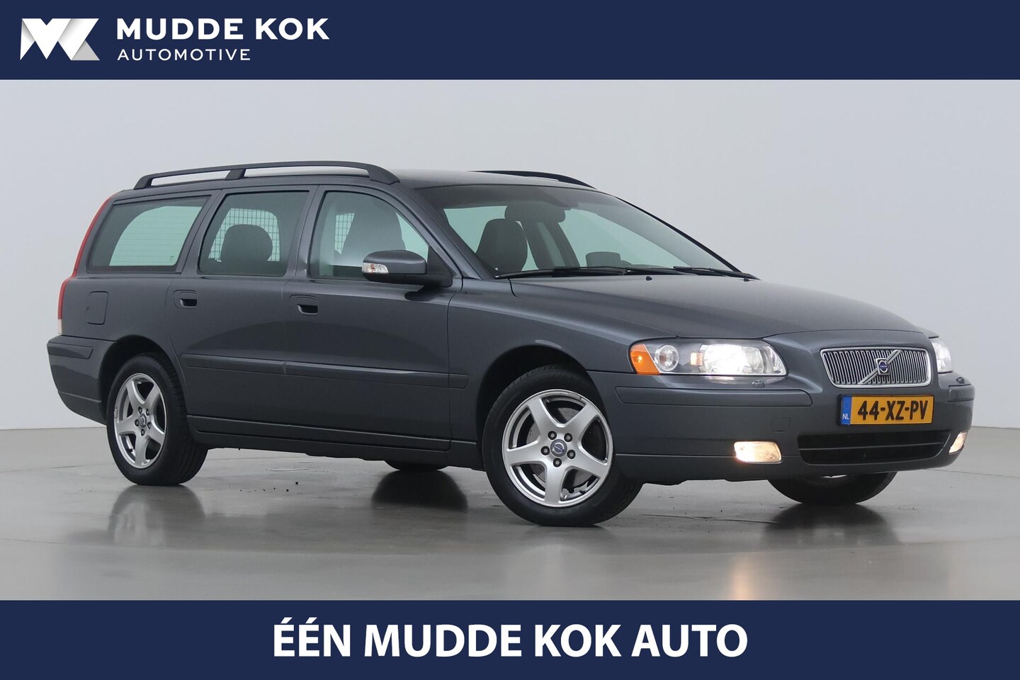 Volvo V70 - 2.4 Edition Sport | Youngtimer | Trekhaak | Leder | Stoelverwarming | Navigatie - AutoWereld.nl