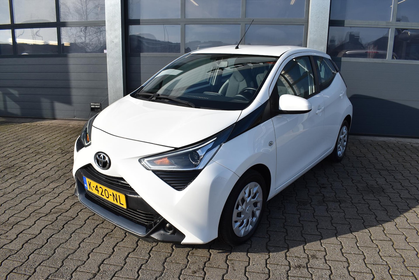 Toyota Aygo - 1.0 VVT-i x-play 1.0 VVT-i 72pk X-play - AutoWereld.nl