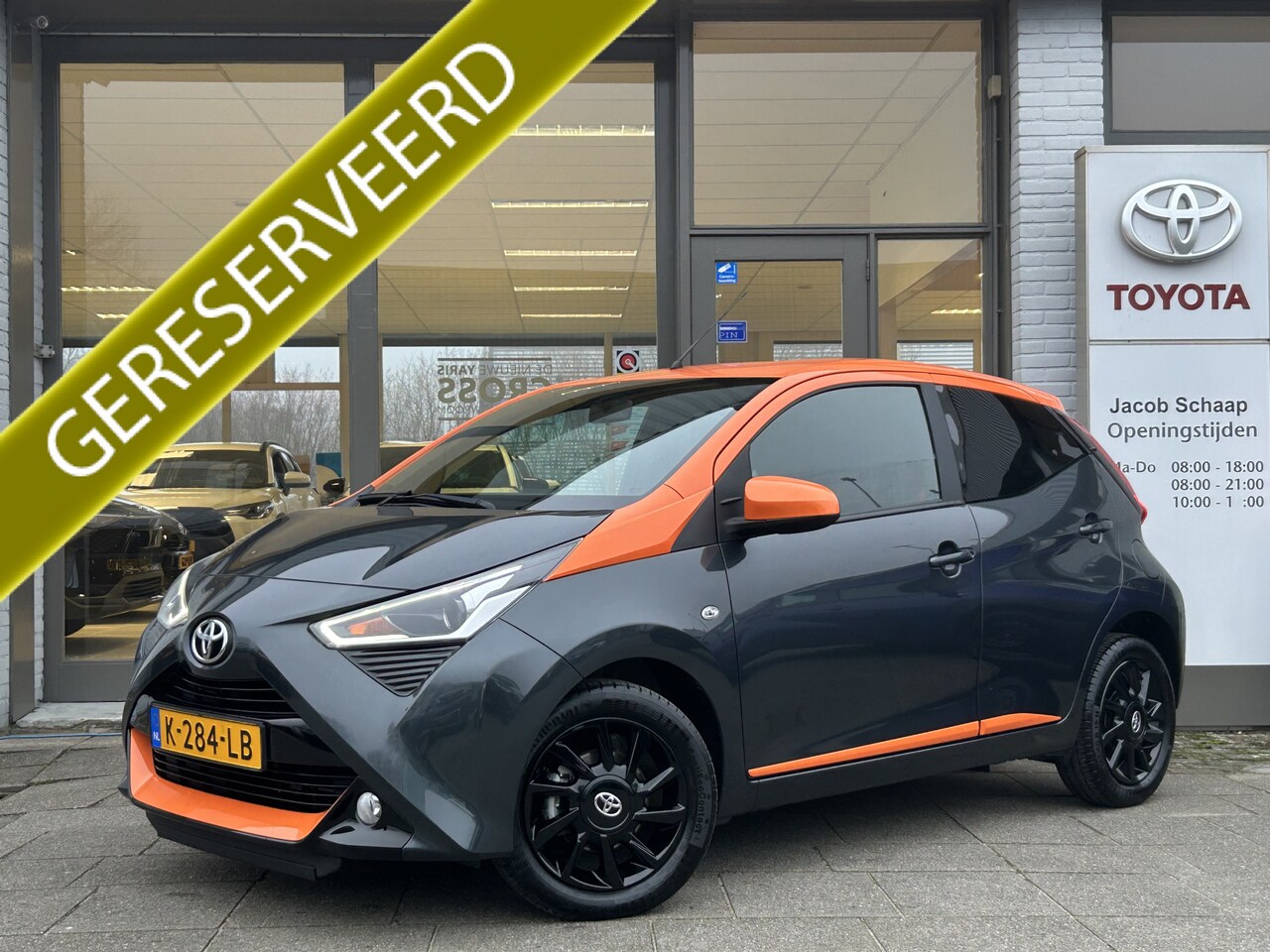 Toyota Aygo - 1.0 VVT-i x-JBL | Black & Orange | JBL Audio | Achteruitrijcamera | 15" LM velgen | - AutoWereld.nl