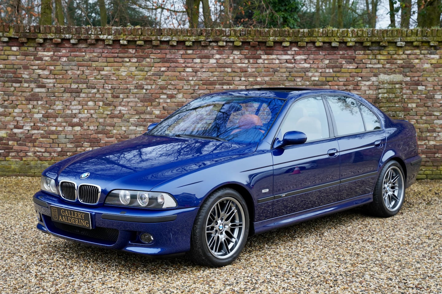 BMW M5 - E39 'Le Mans Blau' Legendary BMW E39 M5 - the best M5 ever made?, 400 HP V8 engine - deliv - AutoWereld.nl