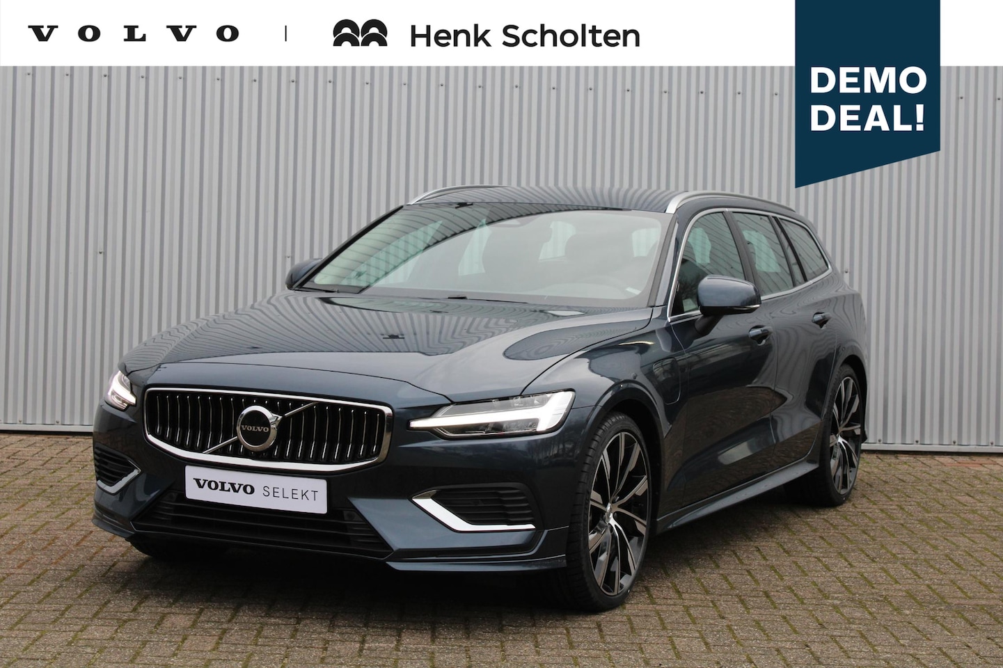 Volvo V60 - T6 Plug-in hybrid AWD AUT8 350PK Essential Edition Driver Assist, Driver Awareness, Climat - AutoWereld.nl