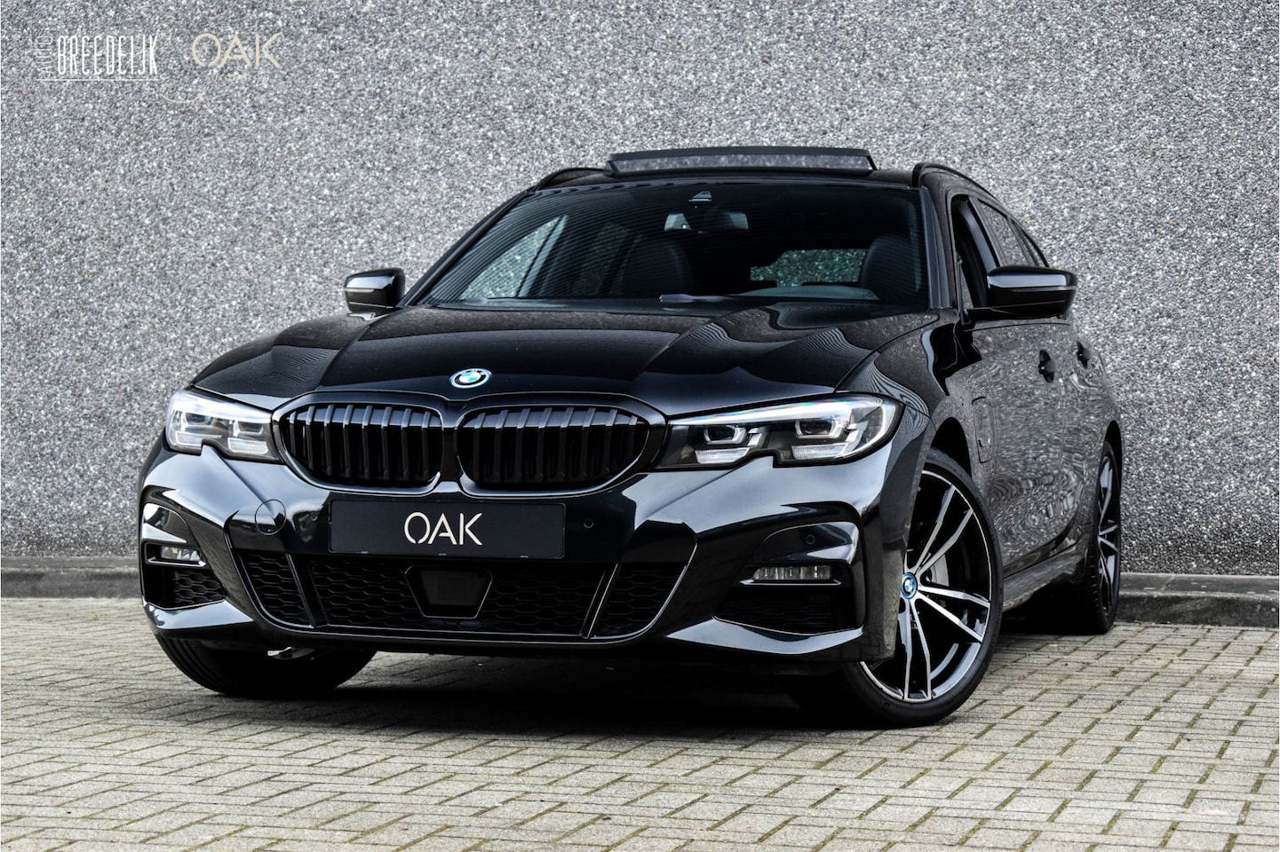 BMW 3-serie Touring - 330e M-Sport | Live Cockpit | Panorama | Leder | Memory | ACC | 19"LM | Sapphire Zwart - AutoWereld.nl