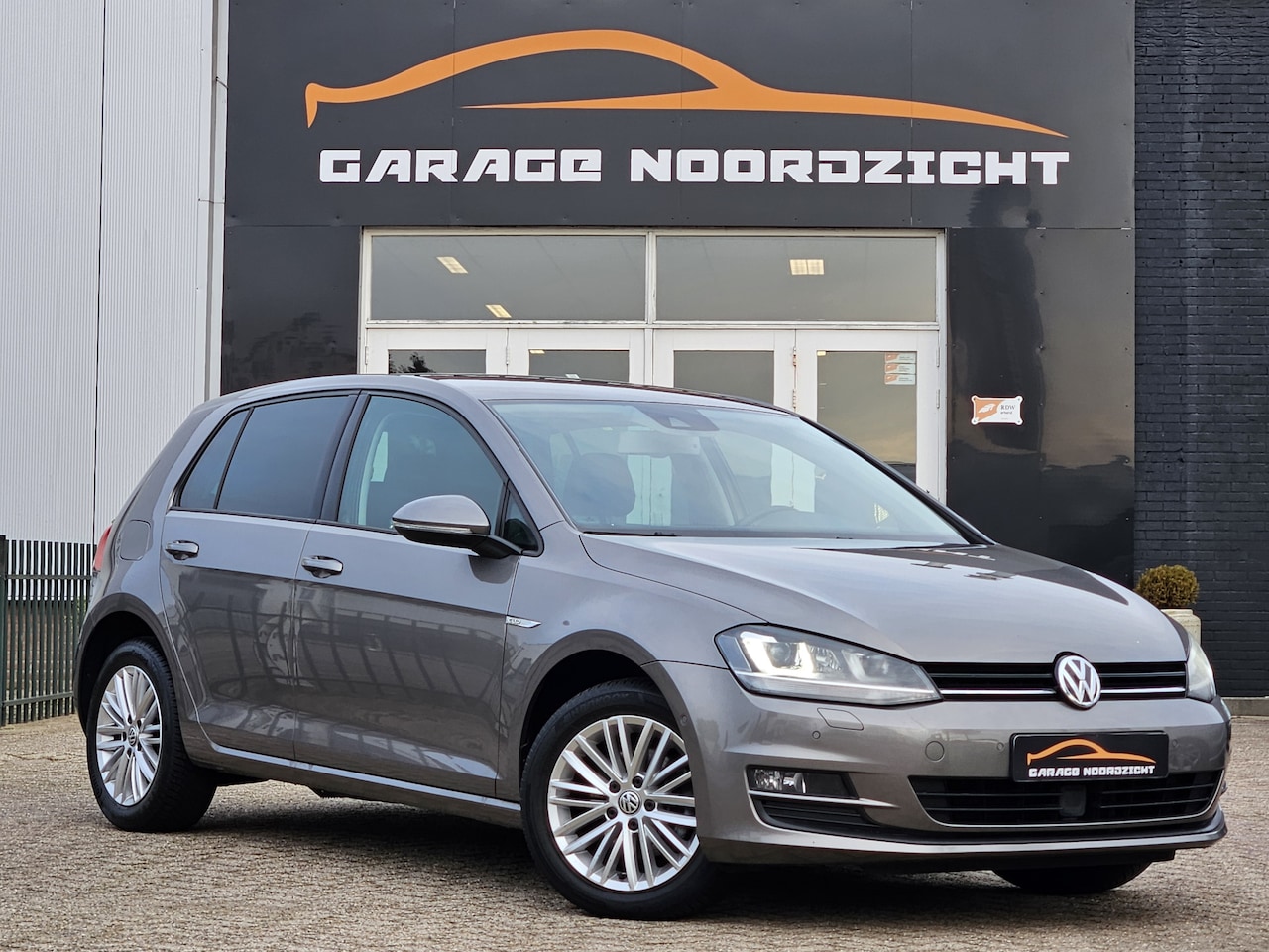 Volkswagen Golf - 1.4 TSI CUP Edition XENON|CRUISE CONTROL|ECC/AIRCO|PDC VOOR&ACHTER|GETINT GLAS|ELEKTRISCHE - AutoWereld.nl