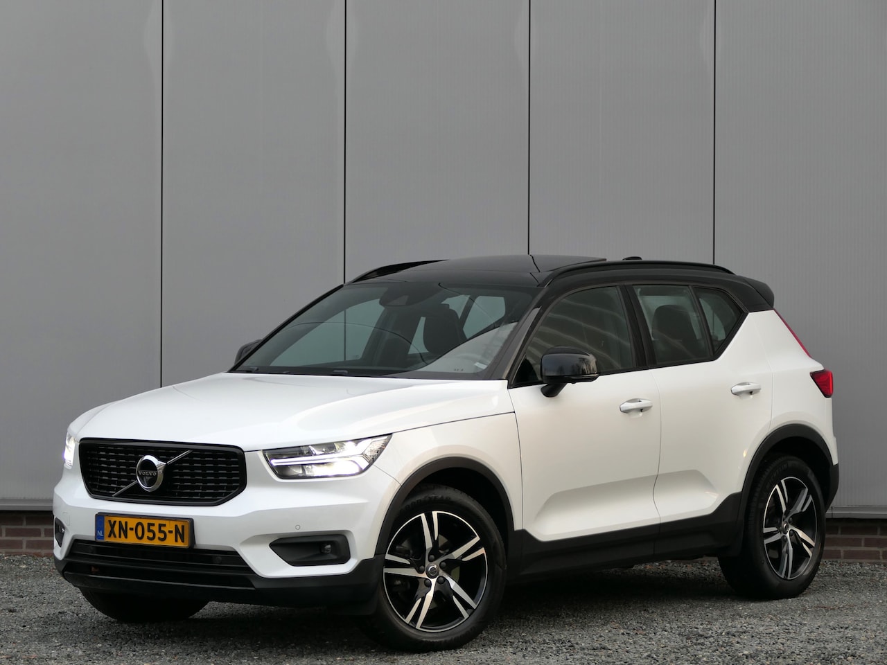 Volvo XC40 - 2.0 T4 R-Design 12MND Garantie / 360 Camera / Harman/Kardon / Trekhaak - AutoWereld.nl