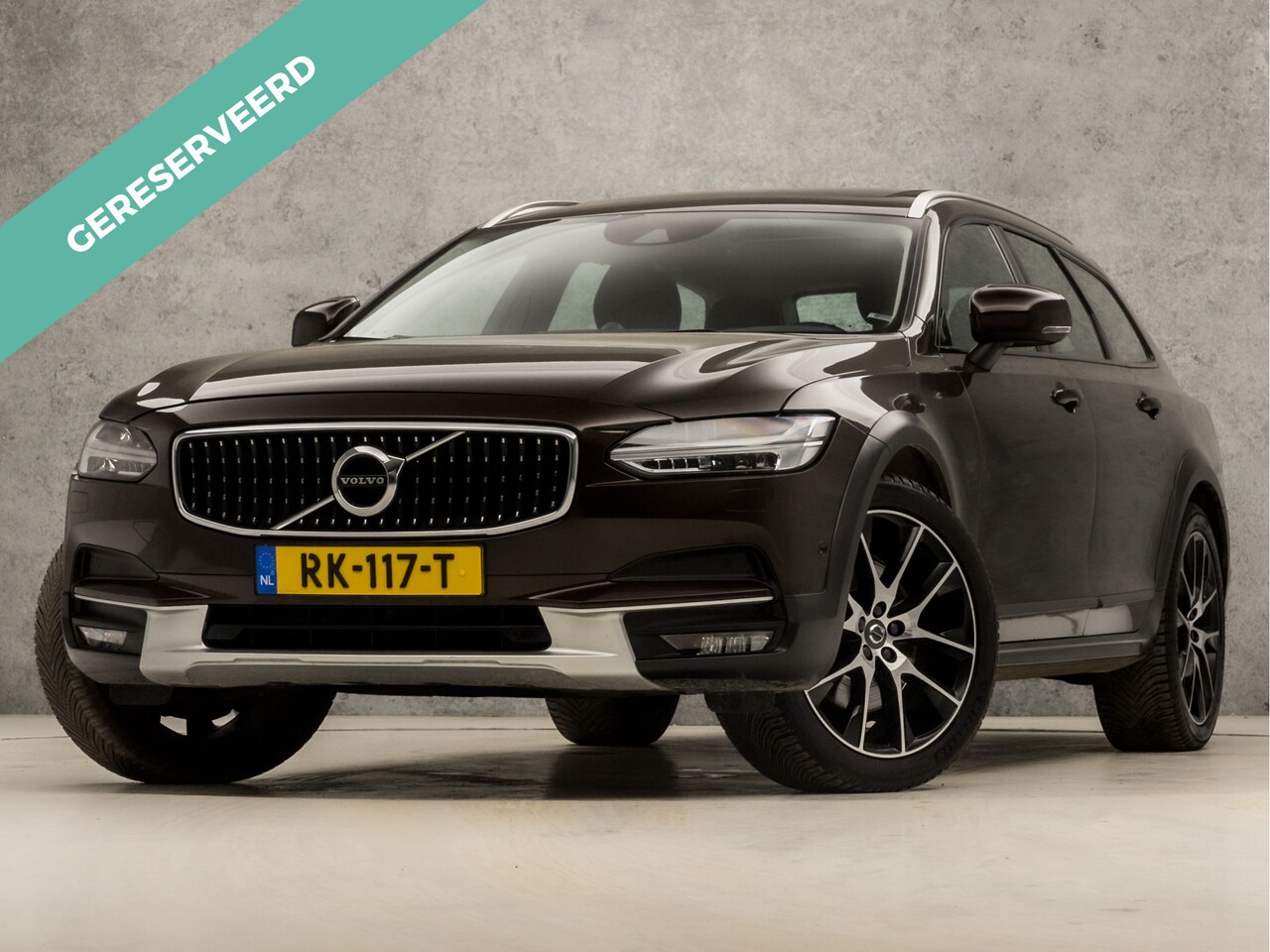 Volvo V90 Cross Country - 2.0 D5 Pro Deluxe 236Pk Automaat (PANORAMADAK, APPLE CARPLAY, STUUR/STOELVERWARMING, MEMOR - AutoWereld.nl