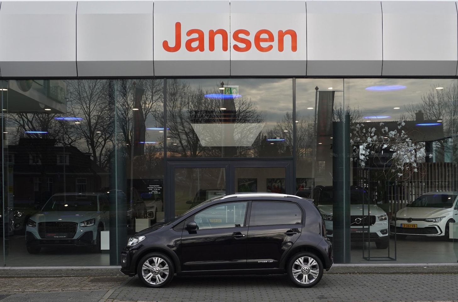 Volkswagen Up! - 1.0 TSI BMT high up! | Cruise | Stoelverwarming | Climatronic | Parkeerhulp - AutoWereld.nl