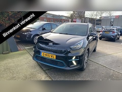 Kia e-Niro - ExecutiveLine 64 kWh 400 km. actieradius | Navigatie | Lederen bekleding |