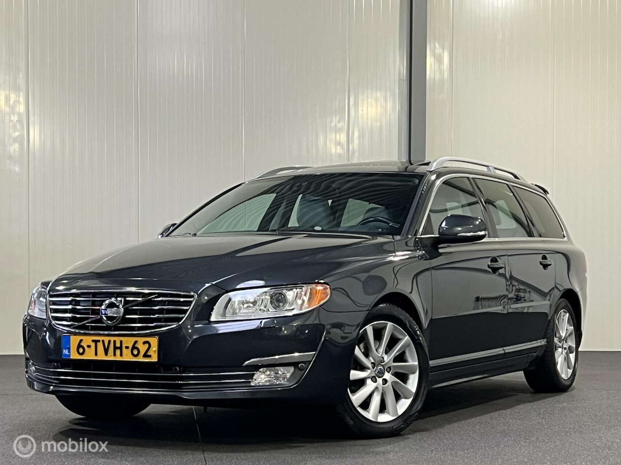 Volvo V70 - 1.6 D2 Summum [ NAP leder schuifdak trekhaak ] - AutoWereld.nl