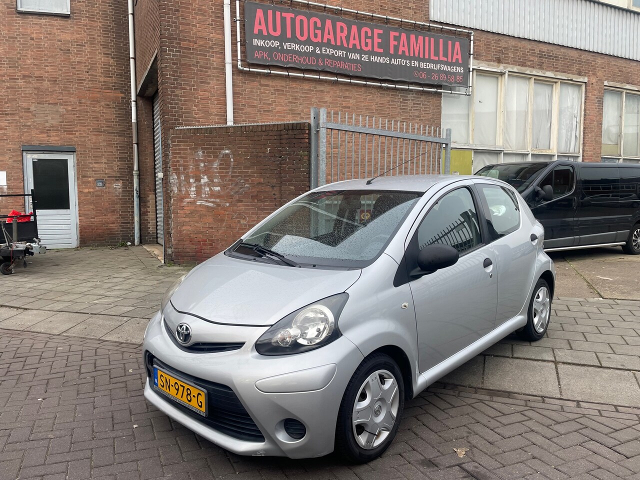 Toyota Aygo - 1.0 VVT-i Dynamic Blue 1.0 VVT-i Dynamic Blue - AutoWereld.nl