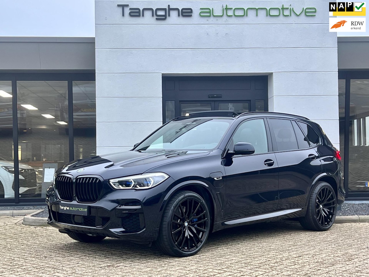 BMW X5 - XDrive45e M-Sport, B&W, Panodak, Trekhaak, HUD, 22" - AutoWereld.nl