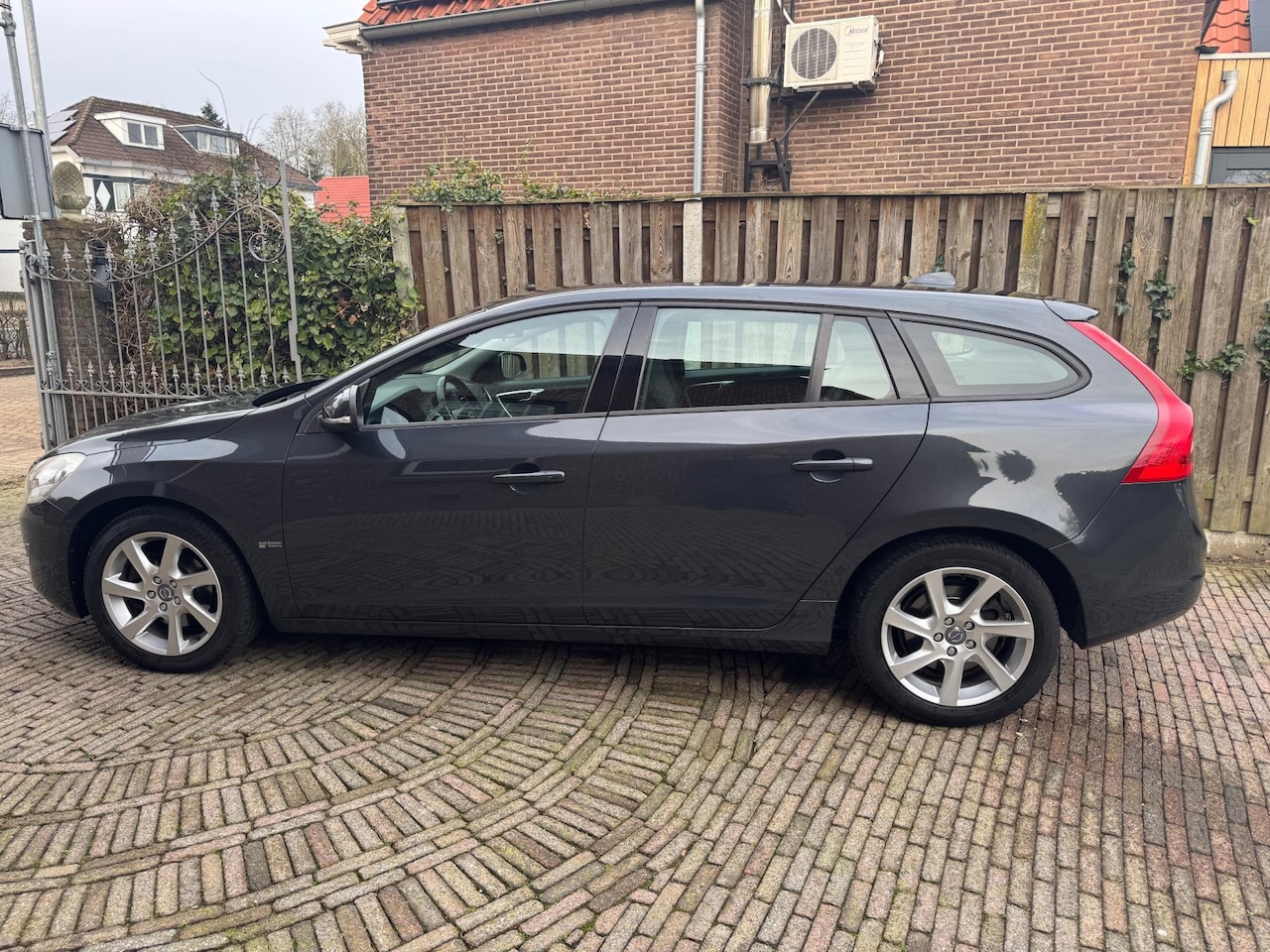 Volvo V60 - 1.6 T3 Kinetic 1.6 T3 Kinetic - AutoWereld.nl