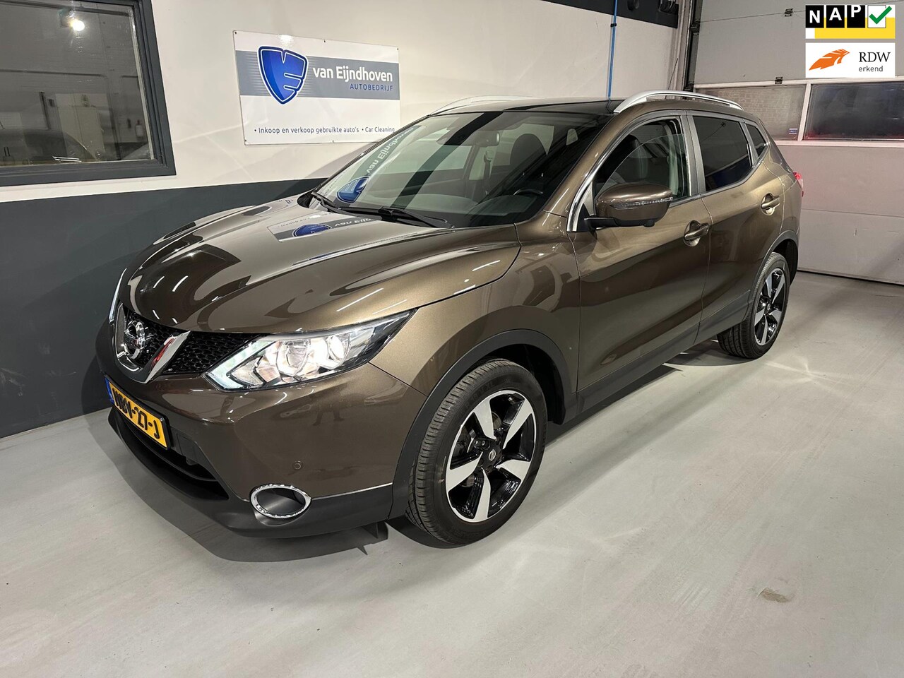 Nissan Qashqai - 1.2 Connect Edition Pano|Keyless|Navi|360 - AutoWereld.nl