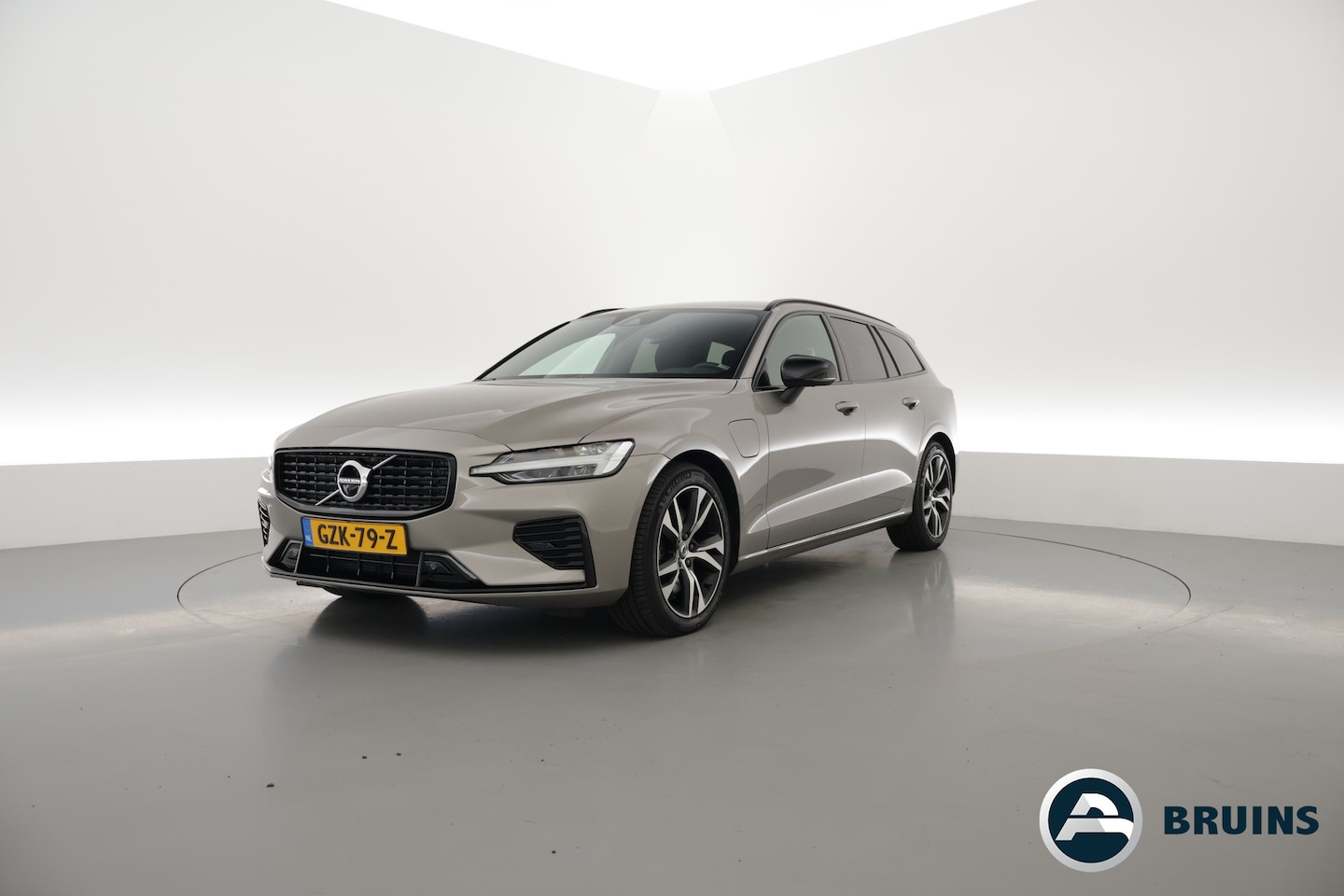 Volvo V60 - 2.0 T6 Recharge AWD R-Design | Trekhaak | 360 camera | Elek. stoel met geheugen | stoel + - AutoWereld.nl