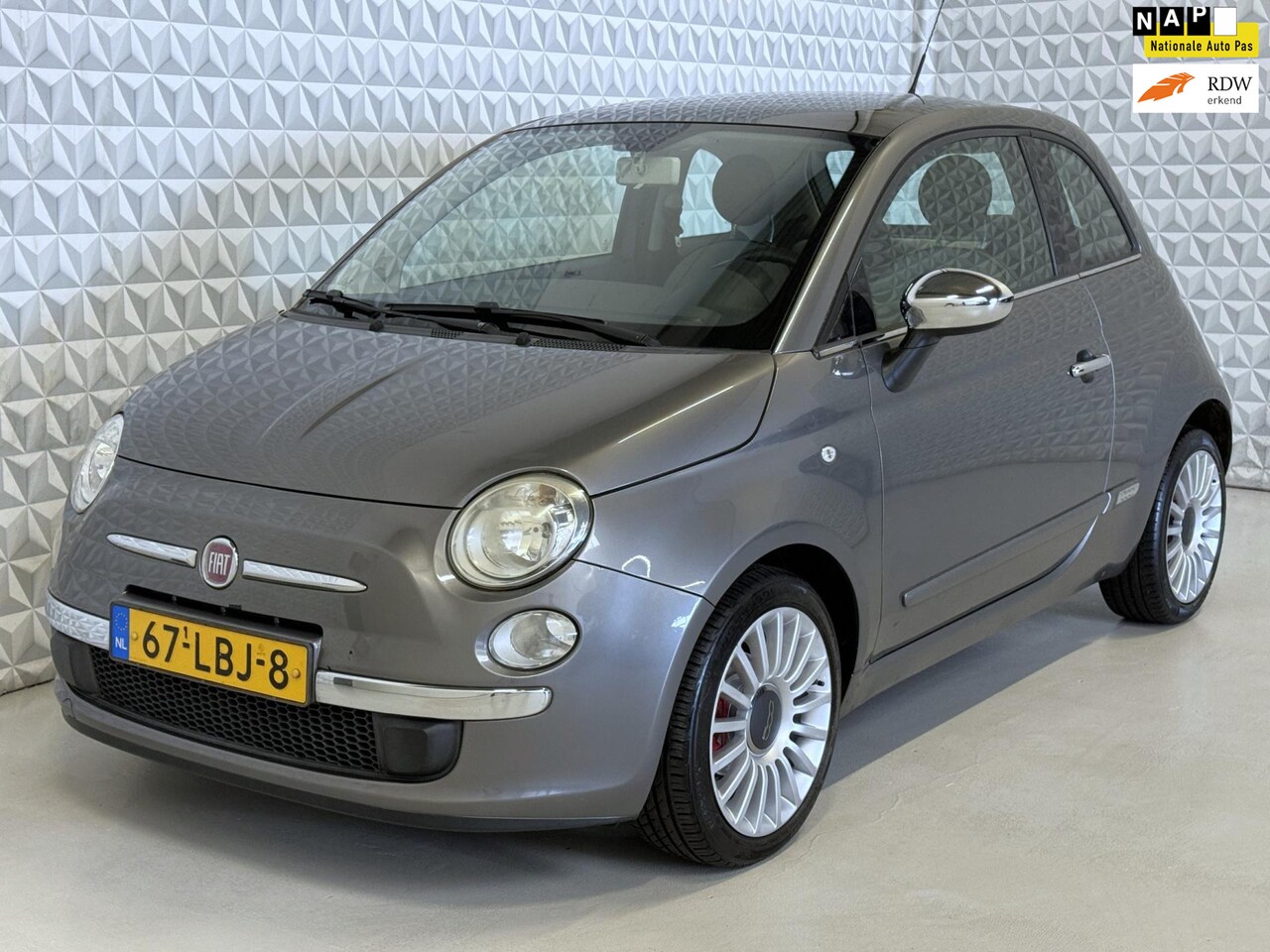 Fiat 500 - 1.2 Lounge Automaat Panoramadak Airconditioning - AutoWereld.nl