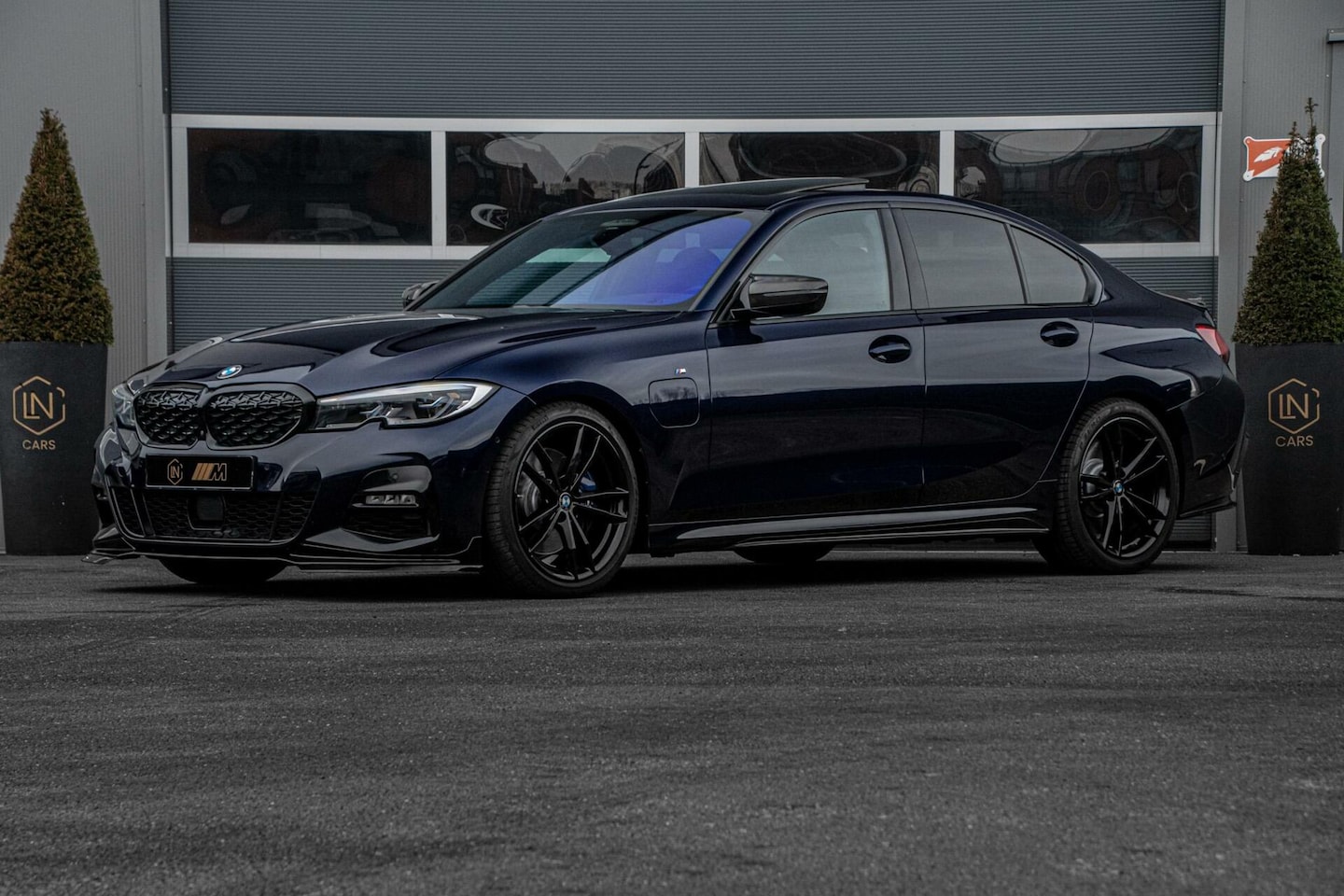 BMW 3-serie - 330e M| HUD | PANO | H&K |BMW Laserlight | Sfeer - AutoWereld.nl