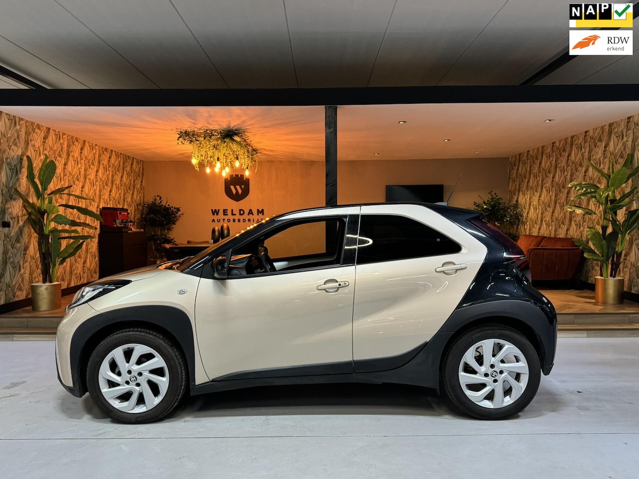 Toyota Aygo X - 1.0 VVT-i S-CVT Envy Garantie Carplay Stoelverw Camera Lane Ass Stuur Ass Adoptieve Cruise - AutoWereld.nl